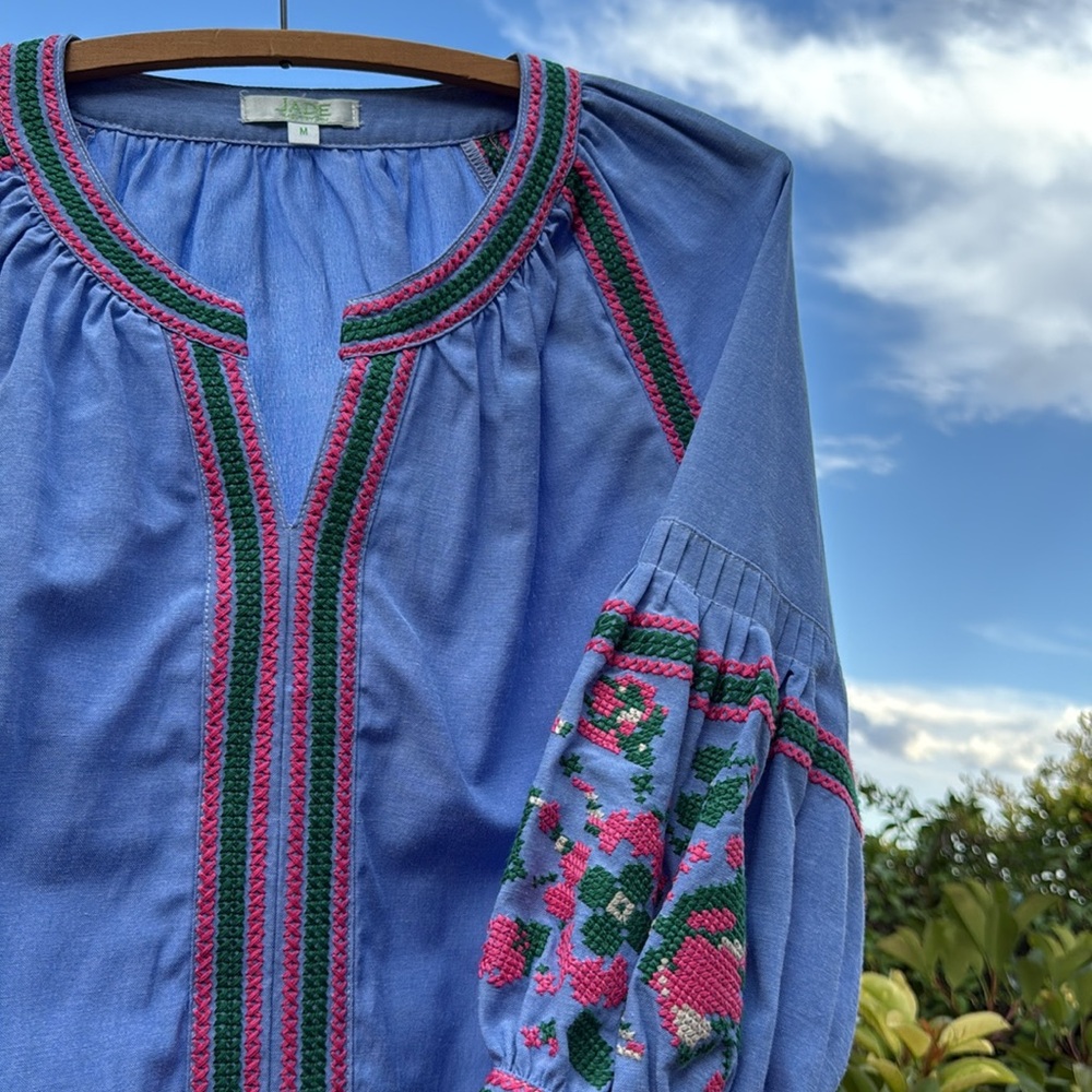 Jade embroidered cross stitch balloon sleeve chambray top